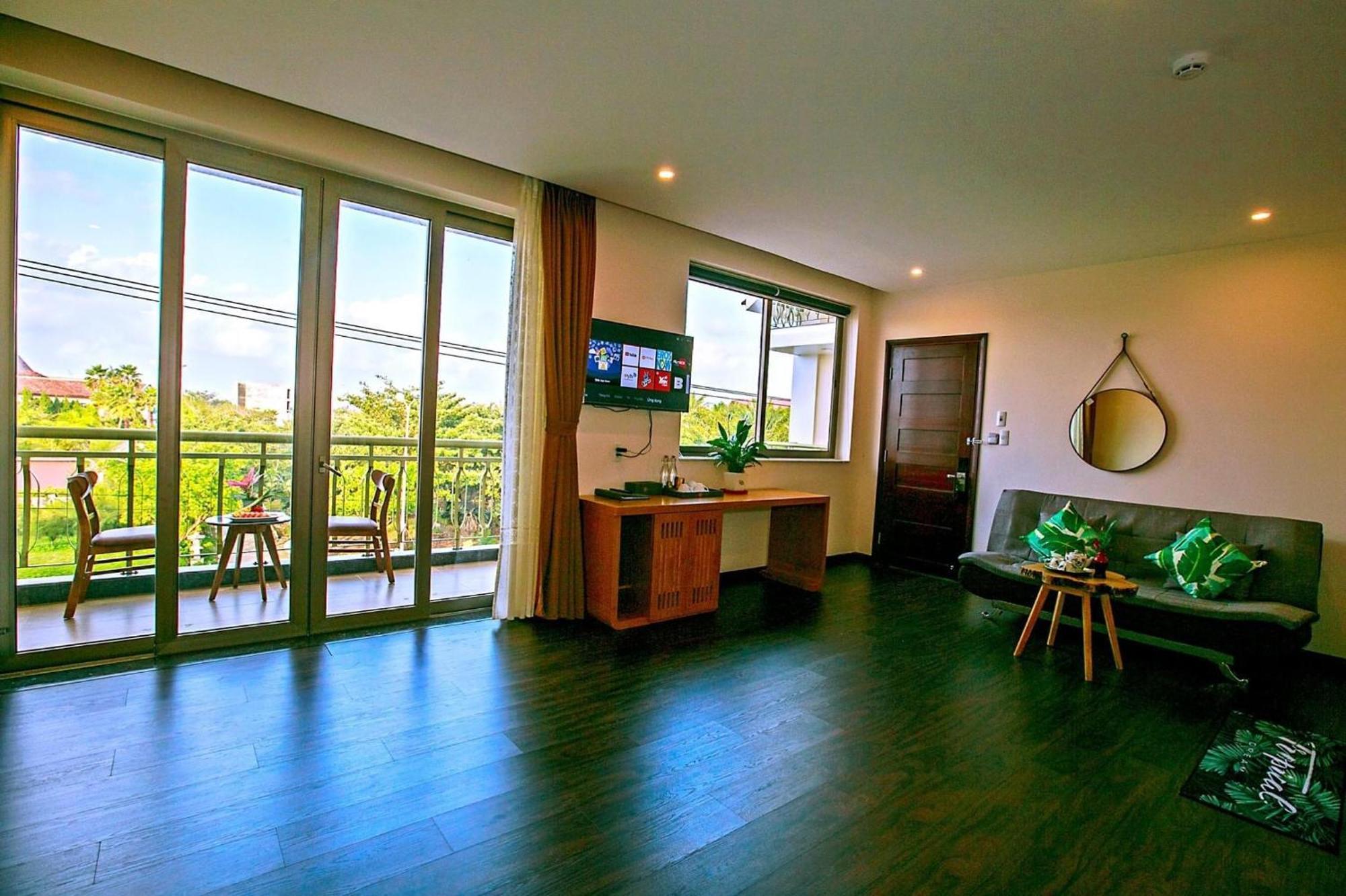 Silk And Sea Hotel Tan Thanh Bagian luar foto